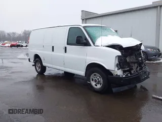 2017 GMC Savana Cargo Van with VIN 1GTW7AFF0H1346109, listed as a IAAI auction lot 41206927 with 57,163 mi miles. Bid and sale history available at carsss.com. Image 1.