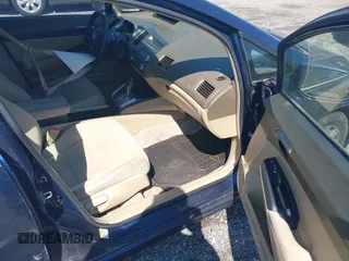 2006 Honda Civic LX z VIN 1HGFA16596L106200, wystawiony jako IAAI lot #42223300 z przebiegiem 177 442 mil mil oraz . Historia ofert i sprzedaży dostępna na DreamBid. Obrazek 5.