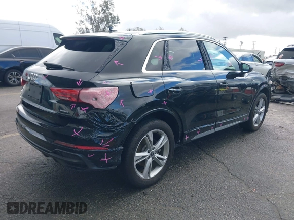 2022 Audi Q3 S line Premium z VIN WA1DECF32N1003662, wystawiony jako IAAI lot #41581740 z przebiegiem 29 980 mil mil oraz . Historia ofert i sprzedaży dostępna na DreamBid. Obrazek 4.