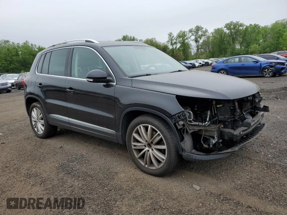 2013 Volkswagen Tiguan SE z VIN WVGBV7AX6DW550316, wystawiony jako Copart lot #56964595 z przebiegiem 157 526 mil mil oraz Szkoda całkowita • Salvage title. Historia ofert i sprzedaży dostępna na DreamBid. Obrazek 4.