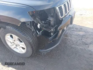 2017 Jeep Grand Cherokee Laredo with VIN 1C4RJEAGXHC685888, listed as a IAAI auction lot 41563643 with 193,997 mi miles. Bid and sale history available at carsss.com. Image 6.