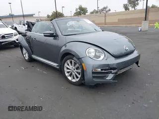 2018 Volkswagen Beetle S z VIN 3VW5DAAT3JM506023, wystawiony jako IAAI lot #42414886 z przebiegiem 33 424 mil mil oraz . Historia ofert i sprzedaży dostępna na DreamBid. Obrazek 1.