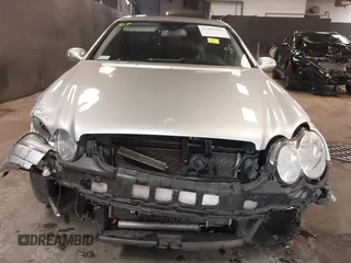 2009 Mercedes-Benz CLK 550 z VIN WDBTJ72H09F265130, wystawiony jako IAAI lot #42436761 z przebiegiem 133 527 mil mil oraz . Historia ofert i sprzedaży dostępna na DreamBid. Obrazek 6.