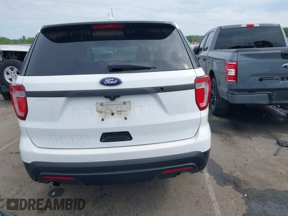 2017 Ford Police Interceptor Utility z VIN 1FM5K8AR2HGA94294, wystawiony jako IAAI lot #42091686 z przebiegiem 155 422 mil mil oraz . Historia ofert i sprzedaży dostępna na DreamBid. Obrazek 16.