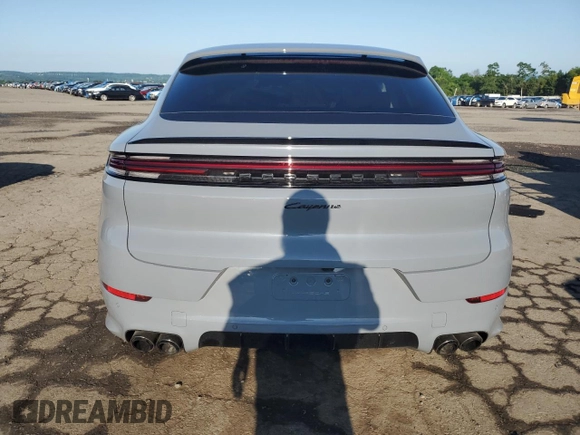 2024 Porsche Cayenne z VIN WP1BA2AY2RDA52904, wystawiony jako Copart lot #61576575 z przebiegiem 16 883 mil mil oraz Szkoda całkowita • Salvage title. Historia ofert i sprzedaży dostępna na DreamBid. Obrazek 6.
