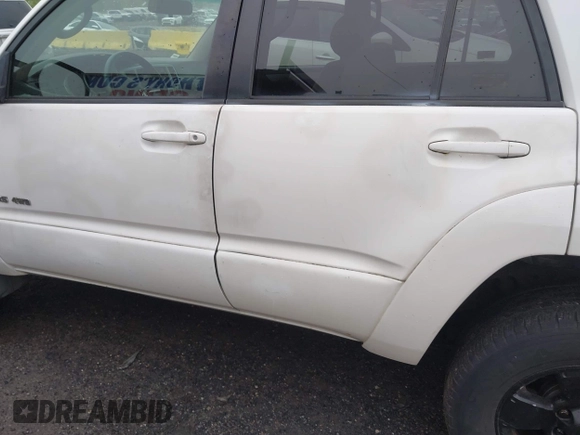 2004 Toyota 4Runner SR5 with VIN JTEBU14R840026763, listed as a IAAI auction lot 42186128 with 204,653 mi miles and . Bid and sale history available at DreamBid. Image 18.