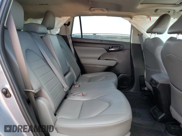 2022 Toyota Highlander XLE z VIN 5TDHZRAH1NS121058, wystawiony jako Copart lot #46552685 z przebiegiem 40 181 mil mil oraz Szkoda całkowita • Salvage title. Historia ofert i sprzedaży dostępna na DreamBid. Obrazek 11.