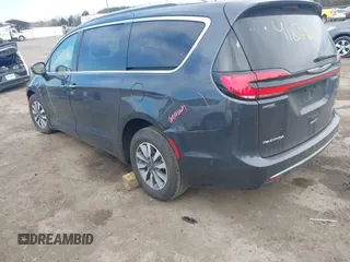 2021 Chrysler Pacifica Hybrid Touring L z VIN 2C4RC1L7XMR593987, wystawiony jako IAAI lot #41855966 z przebiegiem 72 685 mil mil oraz . Historia ofert i sprzedaży dostępna na DreamBid. Obrazek 3.