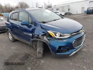 2019 Chevrolet Trax LT with VIN 3GNCJPSB8KL305731, listed as a IAAI auction lot 41953636 with 99,983 mi miles. Bid and sale history available at carsss.com. Image 1.