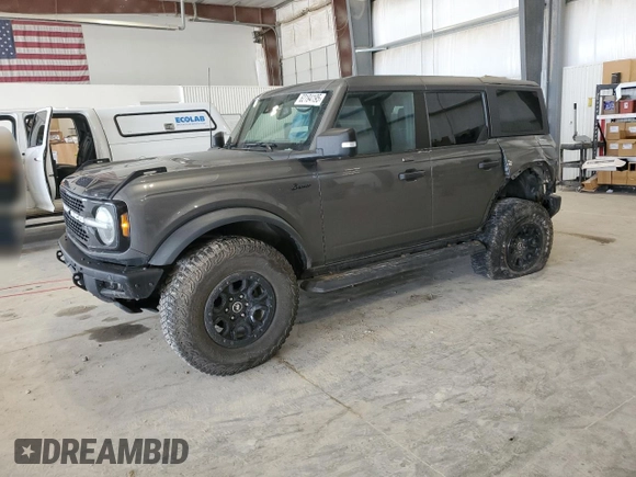 2022 Ford Bronco z VIN 1FMEE5DPXNLB55992, wystawiony jako Copart lot #62194195 z przebiegiem 70 264 mil mil oraz Szkoda całkowita • Salvage title. Historia ofert i sprzedaży dostępna na DreamBid. Obrazek 1.