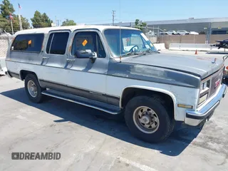 1990 GMC Suburban with VIN 1GKGR26NXLF528203, listed as a IAAI auction lot 42731684 with 185,736 mi miles and . Bid and sale history available at DreamBid. Image 1.