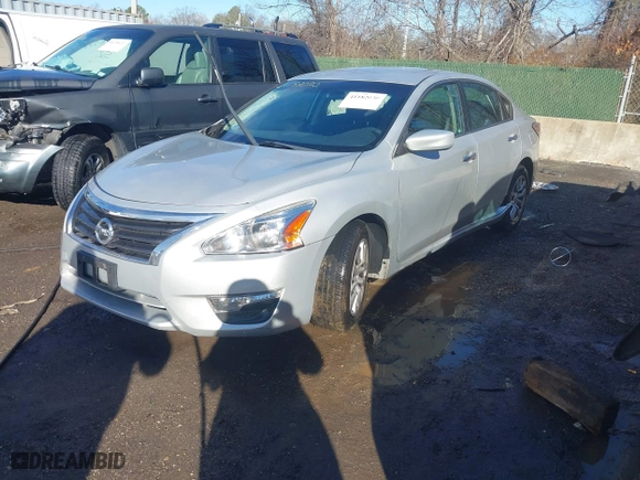 2015 Nissan Altima 2.5 S with VIN 1N4AL3APXFC177757, listed as a IAAI auction lot 41182030 with 162,645 mi miles. Bid and sale history available at carsss.com. Image 18.