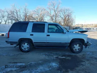 1996 Chevrolet Tahoe z VIN 1GNEK13R3TJ318572, wystawiony jako IAAI lot #41419555 z przebiegiem 199 201 mil mil oraz . Historia ofert i sprzedaży dostępna na DreamBid. Obrazek 13.