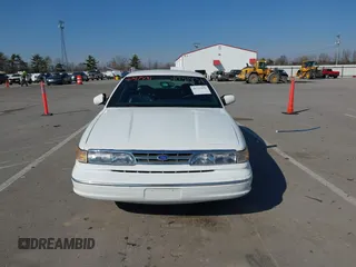 1995 Ford Crown Victoria LX с VIN 2FALP74W3SX123480, выставлен на аукционе IAAI как лот 41737431 с пробегом Не указан миль и . История ставок и продаж доступна на DreamBid. Изображение 12.