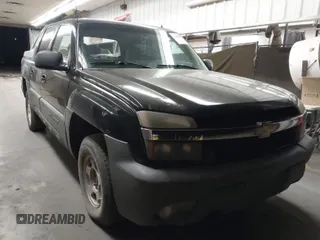 2002 Chevrolet Avalanche with VIN 3GNEK13T02G114551, listed as a IAAI auction lot 41674657 with 1 mi miles. Bid and sale history available at carsss.com. Image 1.