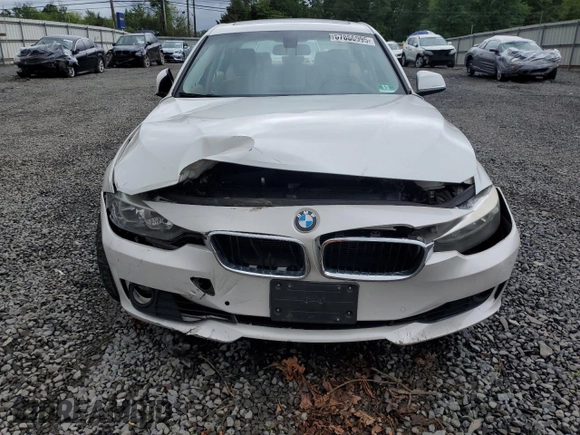2015 BMW 3 Series 328i xDrive z VIN WBA3B5C58FF962349, wystawiony jako Copart lot #57856995 z przebiegiem 74 821 mil mil oraz Szkoda całkowita • Salvage title. Historia ofert i sprzedaży dostępna na DreamBid. Obrazek 5.