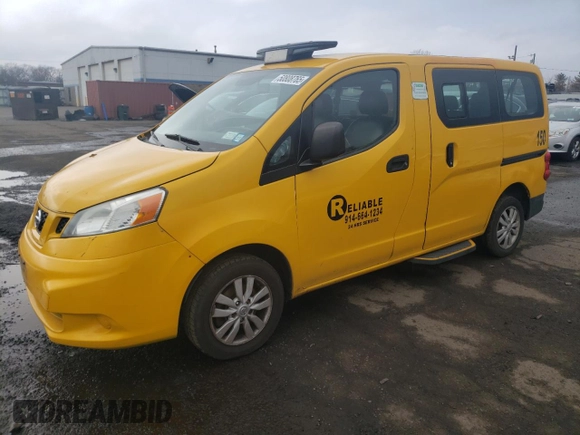 2014 Nissan NV200 z VIN 3N8CM0JTXEK690600, wystawiony jako Copart lot #50808765 z przebiegiem 392 670 mil mil oraz Czysty tytuł • Clean title. Historia ofert i sprzedaży dostępna na DreamBid. Obrazek 1.