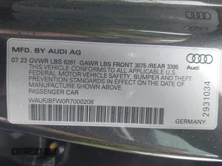 2024 Audi e-tron GT Premium Plus z VIN WAUFJBFW0R7000208, wystawiony jako IAAI lot #40787476 z przebiegiem 7 765 mil mil oraz . Historia ofert i sprzedaży dostępna na DreamBid. Obrazek 9.