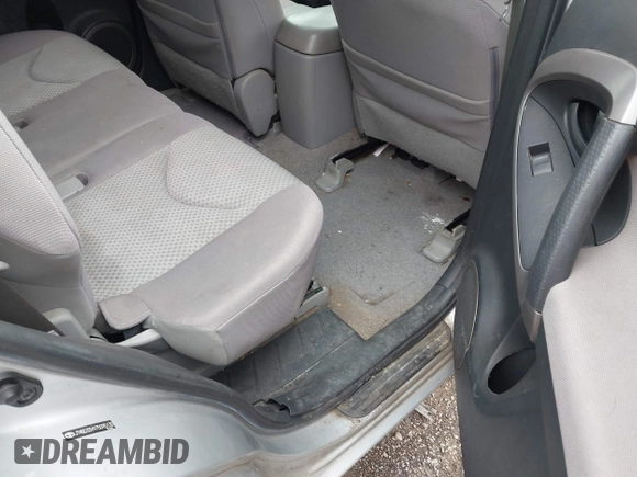 2007 Toyota RAV4 with VIN JTMBD33V975095130, listed as a IAAI auction lot 41910437 with 191,418 mi miles. Bid and sale history available at carsss.com. Image 8.