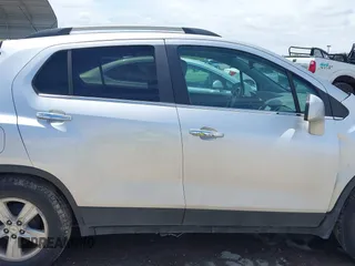 2017 Chevrolet Trax LT with VIN KL7CJLSB6HB166935, listed as a IAAI auction lot 41901204 with 114,352 mi miles and . Bid and sale history available at carsss.com. Image 13.