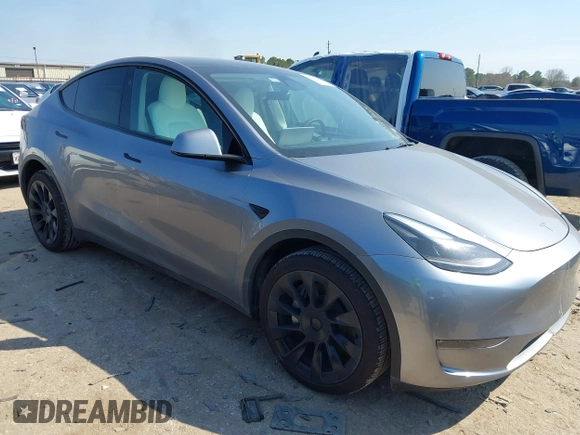 2024 Tesla Model Y Long Range with VIN 7SAYGDEE5RA290907, listed as a IAAI auction lot 41705170 with 4,099 mi miles. Bid and sale history available at carsss.com. Image 1.