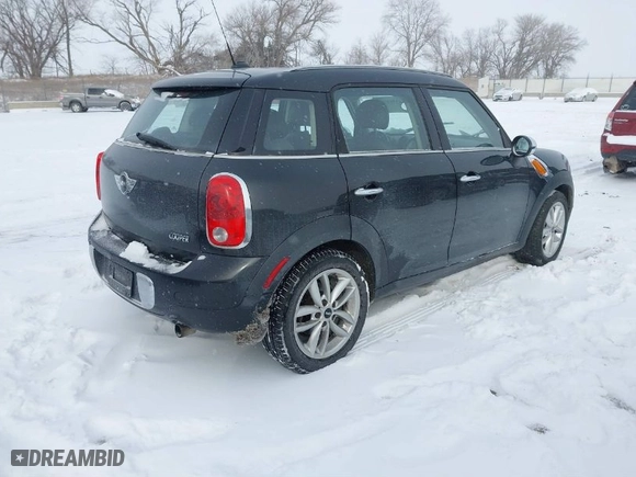 2011 MINI Cooper Countryman with VIN WMWZB3C55BWH95220, listed as a IAAI auction lot 41561228 with 124,584 mi miles. Bid and sale history available at carsss.com. Image 4.