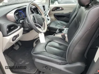 2018 Chrysler Pacifica Limited z VIN 2C4RC1GG6JR357777, wystawiony jako Copart lot #51124505 z przebiegiem 65 342 mil mil oraz Szkody całkowita. Historia ofert i sprzedaży dostępna na DreamBid. Obrazek 7.
