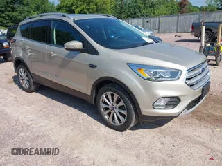 2018 Ford Escape Titanium z VIN 1FMCU9J9XJUC08542, wystawiony jako IAAI lot #42705940 z przebiegiem 98 824 mil mil oraz . Historia ofert i sprzedaży dostępna na DreamBid. Obrazek 1.