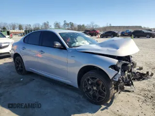 2021 Alfa Romeo Giulia z VIN ZARFAMAN5M7648056, wystawiony jako Copart lot #87389744 z przebiegiem Nie podano mil oraz Czysty tytuł • Clean title. Historia ofert i sprzedaży dostępna na DreamBid. Obrazek 4.