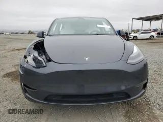 2024 Tesla Model Y z VIN 7SAYGDED4RF103411, wystawiony jako Copart lot #59982815 z przebiegiem 17 601 mil mil oraz Szkoda całkowita • Salvage title. Historia ofert i sprzedaży dostępna na DreamBid. Obrazek 5.