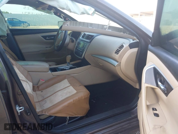2016 Nissan Altima S with VIN 1N4AL3AP8GN381253, listed as a IAAI auction lot 42105545 with 217,627 mi miles and . Bid and sale history available at DreamBid. Image 5.