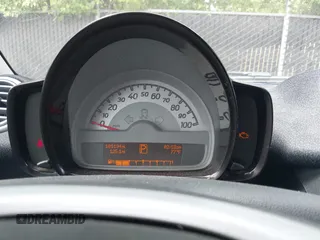 2013 Smart fortwo Pure z VIN WMEEJ3BA9DK585327, wystawiony jako IAAI lot #42343616 z przebiegiem 101 194 mil mil oraz . Historia ofert i sprzedaży dostępna na DreamBid. Obrazek 7.