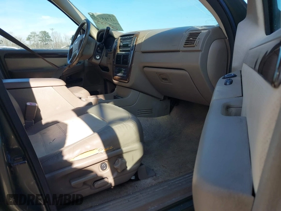 2003 Ford Explorer Eddie Bauer z VIN 1FMZU64K43UC29333, wystawiony jako IAAI lot #41715540 z przebiegiem 216 694 mil mil oraz . Historia ofert i sprzedaży dostępna na DreamBid. Obrazek 5.