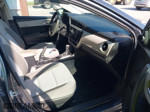 2019 Toyota Corolla L z VIN 2T1BURHE7KC183584, wystawiony jako IAAI lot #42302045 z przebiegiem 110 845 mil mil oraz . Historia ofert i sprzedaży dostępna na DreamBid. Obrazek 5.