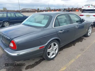 2006 Jaguar XJ with VIN SAJWA71B16SG50490, listed as a IAAI auction lot 41964002 with 114,270 mi miles. Bid and sale history available at carsss.com. Image 4.
