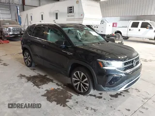 2024 Volkswagen Taos SE z VIN 3VVSX7B29RM119673, wystawiony jako IAAI lot #42427879 z przebiegiem 9 347 mil mil oraz . Historia ofert i sprzedaży dostępna na DreamBid. Obrazek 1.