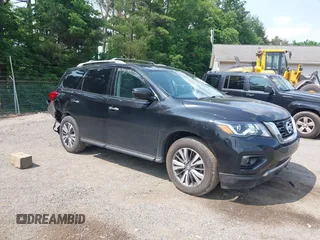 2019 Nissan Pathfinder S z VIN 5N1DR2MMXKC644733, wystawiony jako IAAI lot #42438291 z przebiegiem 83 676 mil mil oraz . Historia ofert i sprzedaży dostępna na DreamBid. Obrazek 1.