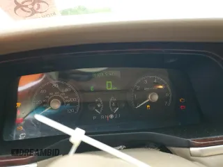 2006 Lincoln Town Car Signature z VIN 1LNHM81WX6Y645415, wystawiony jako Copart lot #57939425 z przebiegiem 91 829 mil mil oraz Szkoda całkowita • Salvage title. Historia ofert i sprzedaży dostępna na DreamBid. Obrazek 9.