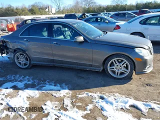 2011 Mercedes-Benz E-Class E 350 Luxury with VIN WDDHF8HB3BA348741, listed as a IAAI auction lot 41424618 with 117,306 mi miles. Bid and sale history available at carsss.com. Image 13.