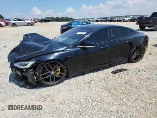 2019 Tesla Model S 100D z VIN 5YJSA1E44KF299133, wystawiony jako Copart lot #62745695 z przebiegiem 88 382 mil mil oraz Szkoda całkowita • Salvage title. Historia ofert i sprzedaży dostępna na DreamBid. Obrazek 1.