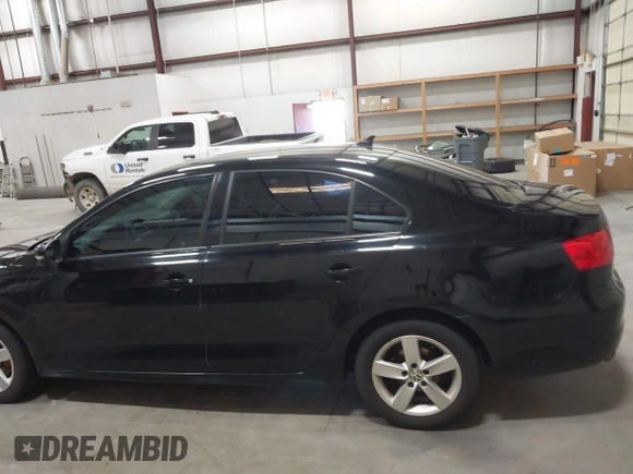 2014 Volkswagen Jetta SE with VIN 3VWD17AJ7EM409189, listed as a IAAI auction lot 42313804 with 139,950 mi miles and . Bid and sale history available at DreamBid. Image 14.