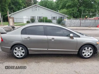 2008 Honda Civic LX z VIN 1HGFA16548L091849, wystawiony jako IAAI lot #42378104 z przebiegiem 74 981 mil mil oraz . Historia ofert i sprzedaży dostępna na DreamBid. Obrazek 14.