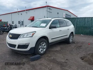 2014 Chevrolet Traverse LS z VIN 1GNKRFED8EJ232688, wystawiony jako IAAI lot #39786590 z przebiegiem 133 418 mil mil oraz . Historia ofert i sprzedaży dostępna na DreamBid. Obrazek 2.