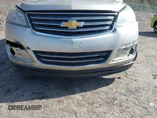 2013 Chevrolet Traverse LTZ z VIN 1GNKVLKD1DJ202428, wystawiony jako IAAI lot #42134820 z przebiegiem 126 532 mil mil oraz . Historia ofert i sprzedaży dostępna na DreamBid. Obrazek 6.