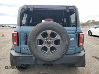 2021 Ford Bronco z VIN 1FMEE5BP8MLA68271, wystawiony jako Copart lot #72126884 z przebiegiem 36 942 mil mil oraz Szkoda całkowita • Salvage title. Historia ofert i sprzedaży dostępna na DreamBid. Obrazek 6.