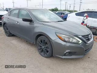 2017 Nissan Altima SL z VIN 1N4AL3AP7HC249081, wystawiony jako IAAI lot #42267925 z przebiegiem 95 529 mil mil oraz . Historia ofert i sprzedaży dostępna na DreamBid. Obrazek 1.
