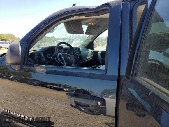 2013 Chevrolet Silverado 1500 LT with VIN 3GCPCSE09DG178825, listed as a Copart auction lot 52032865 with 195,848 mi miles and Salvage Title. Bid and sale history available at DreamBid. Image 7.