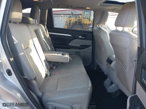 2015 Toyota Highlander XLE with VIN 5TDJKRFH8FS122806, listed as a IAAI auction lot 41791648 with 149,973 mi miles. Bid and sale history available at carsss.com. Image 8.