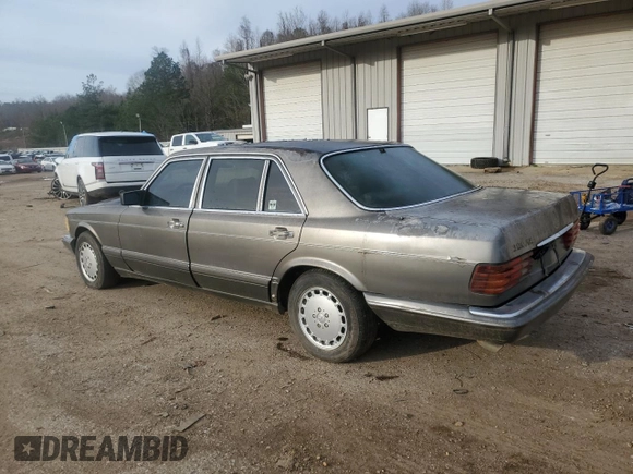 1987 Mercedes-Benz 300 with VIN WDBCB2503HA326913, listed as a Copart auction lot 45600005 with 232,194 mi miles and Clean Title. Bid and sale history available at DreamBid. Image 2.