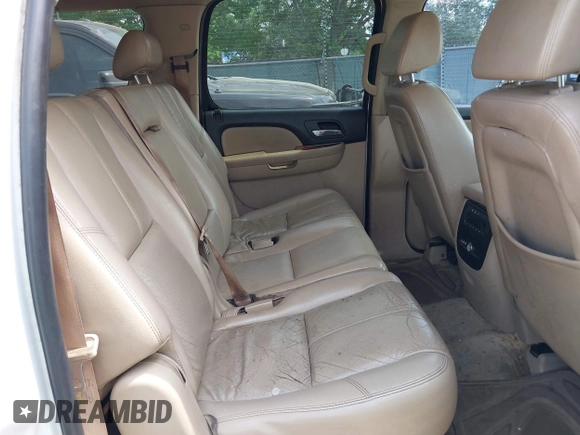 2007 Chevrolet Suburban LT with VIN 3GNFC16J77G136291, listed as a IAAI auction lot 41957476 with Not provided miles and . Bid and sale history available at DreamBid. Image 8.